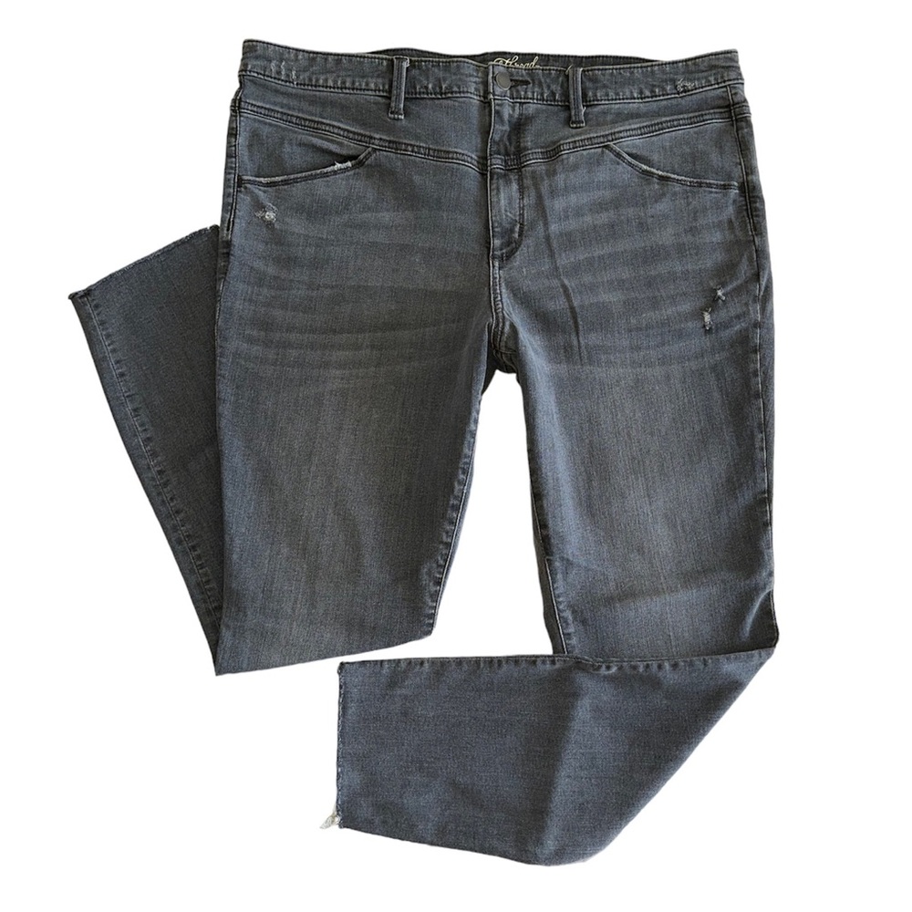 Universal Thread Women’s Stretchy Black Wash Distressed High Rise Skinny Jean